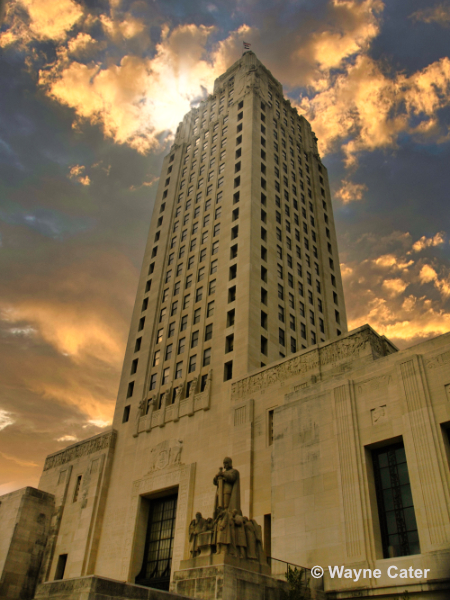 Louisiana State Capital alt ><